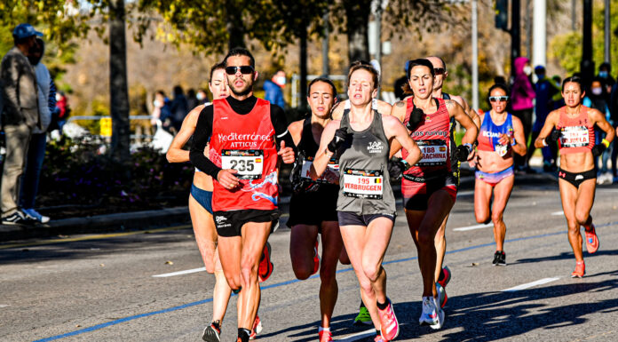Hanne Verbruggen duikt in Valencia onder internationale limiet en mag naar Tokio