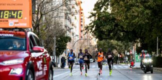 Checkpoint Atni: Stadsmarathon onder twee uur lonkt na vuurwerk in Valencia
