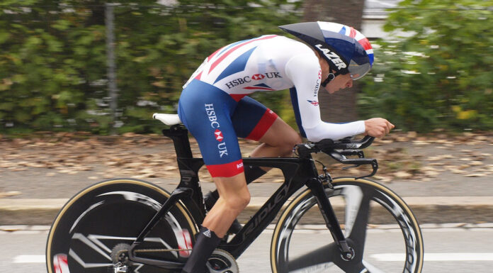 Factcheck: Wielrenner Tom Pidcock liep geen vijf kilometer op de weg in 13’25
