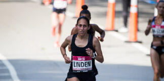 Desiree Linden duikt als eerste vrouw ooit onder drie uur op 50 kilometer