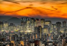 Post uit Tokio: Vloeken op de bus terwijl Tornados lopen