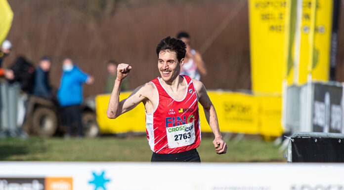 Sterke Michael Somers sprint in slotronde weg en wint CrossCup in Diest