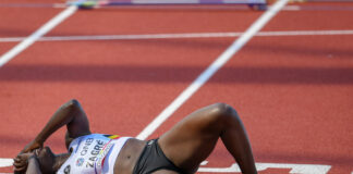 WK Eugene: Onfortuinlijke Anne Zagré komt ten val tijdens eenzaame herkansing