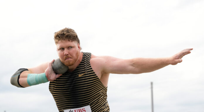 Ryan Crouser zet in LA eigen wereldrecord kogelstoten scherper