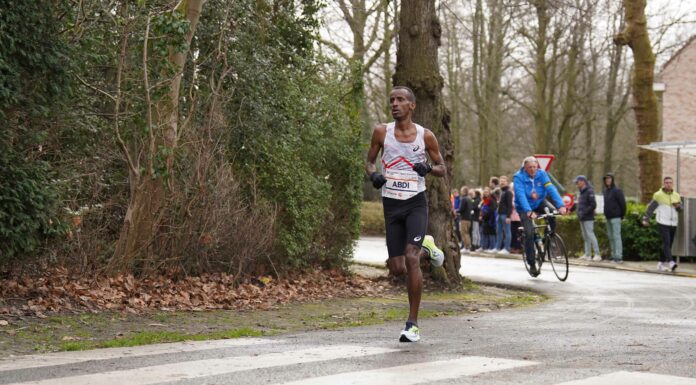 Bashir Abdi duikt onder het uur tijdens Runners’ lab Halve Marathon en loopt Mourhit uit de recordboeken
