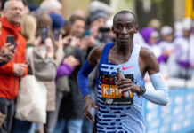 Kelvin Kiptum schrijft geschiedenis in Chicago en onttroont Eliud Kipchoge, Bashir Abdi mee op podium