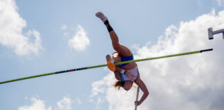 BK studenten levert in het polsstokspringen ook EKU23-limiet op voor Lola Lepère