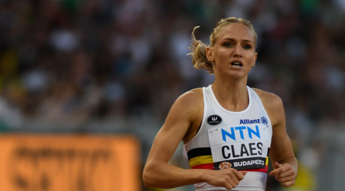 WK Boedapest – Hanne Claes dankzij sterke laatste rechte lijn door naar halve finale 400m horden