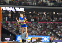 Yaroslava Mahuchikh toont stunt- en vliegwerk in Parijs met WR hoogspringen