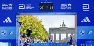 Tigist Assefa vermorzelt wereldrecord in Berlijn, Kipchoge pakt vijfde zege