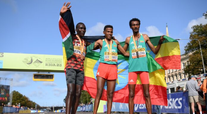Yomif Kejelcha neemt wereldrecord halve marathon weer over van Jacob Kiplimo