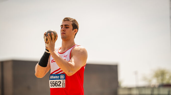 Kwinten Cools steelt de show tijdens het KvV AC Indoor met een Belgisch record in het kogelstoten