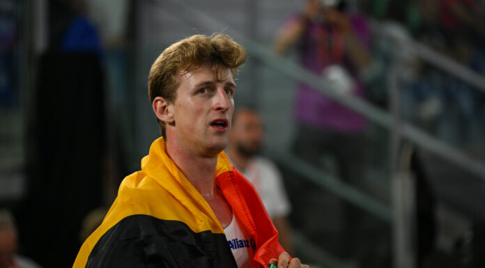 WK Tokio – Alexander Doom komt erin, deze vier jagen zo dadelijk op een podiumplek op de gemengde 4x400m