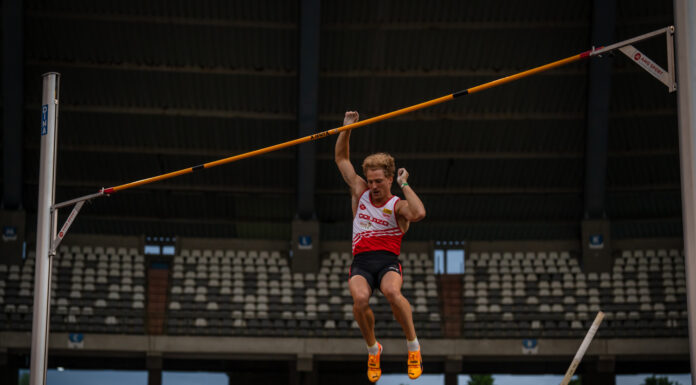 Polsstokspektakel op de Leuvense Oude Markt: Ben Broeders en Elien Vekemans dagen zaterdag internationale tegenstand uit