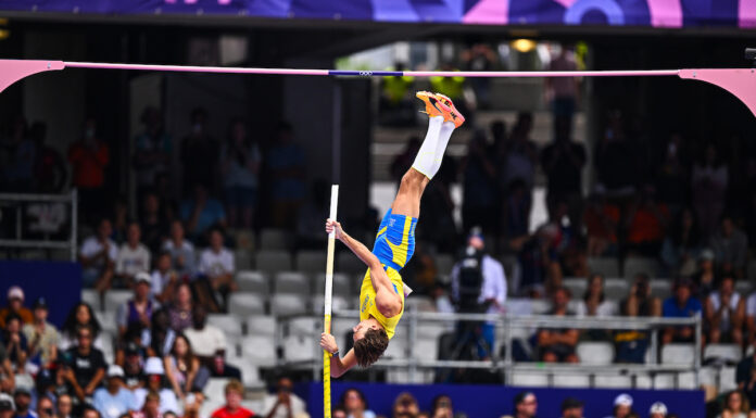 OS Parijs – Mondo Duplantis doet Stade de France daveren met fenomenaal wereldrecord