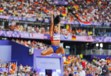 Tara Davis-Woodhall legt 2025 neer met beste wereldjaarprestatie