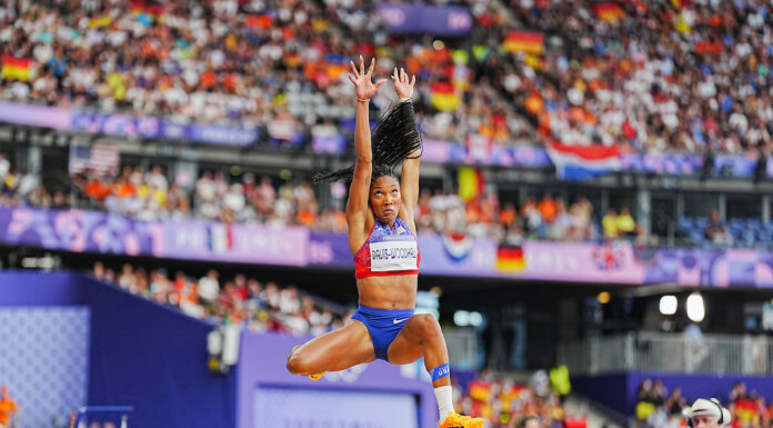 Tara Davis-Woodhall legt 2025 neer met beste wereldjaarprestatie