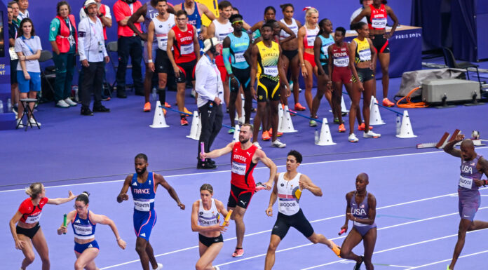 OS Parijs – Mixed Relay-team plaatst zich met BR vlot voor olympische finale, Lisa Rooms kan niet stunten