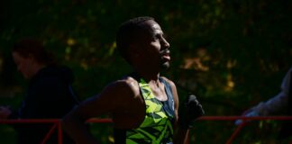 Bashir Abdi eindigt in zijn eerste marathon na zijn blessure als tiende in Chicago