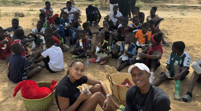 Naomi Van den Broeck deelt spikes uit en geeft training aan Senegalese jeugd: “Tonen dat sport een carrière kan zijn”