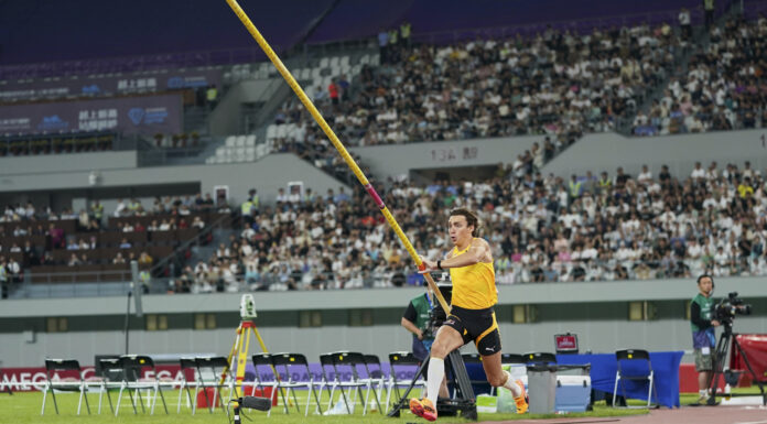 Mondo Duplantis verlegt wereldrecord opnieuw, zijn landgenoot Andreas Almgren knalt voor eigen publiek naar Europees record op 5.000m