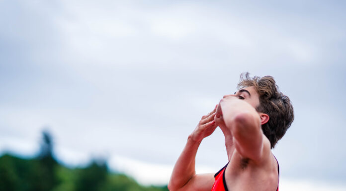 Lucas Barra pakt in Huizingen EK-ticket op 800m, hordeloper Némo Rase mist limiet op enkele honderdsten