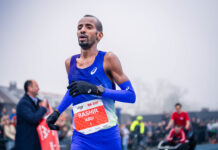Bashir Abdi loopt derde marathonchrono uit zijn carrière, maar kramp in kuit kost hem de zege in Rotterdam