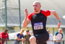 Antoine Snyders knalt met dik 200m-PR in Kortrijk naar het EK