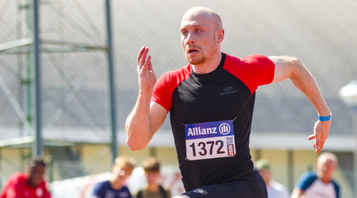 Antoine Snyders knalt met dik 200m-PR in Kortrijk naar het EK