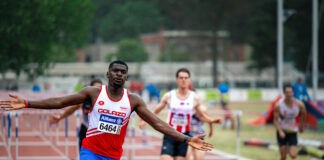 Elie Bacari imponeert op dag 2 van BK AC door met stevige tegenwind een nieuwe recordtijd neer te zetten