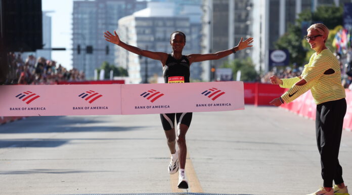 Hawi Feysa en Amos Kipruto stormen in Chicago de top 5 aller tijden op de marathon binnen
